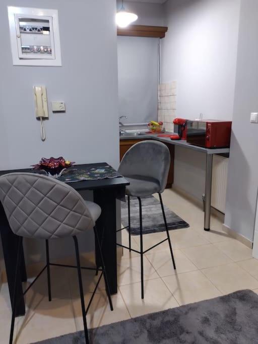 Χαίρε, Ξεΐνε, Παρ' Αμμι Φιλησεαι Apartment Trikala  Exterior photo